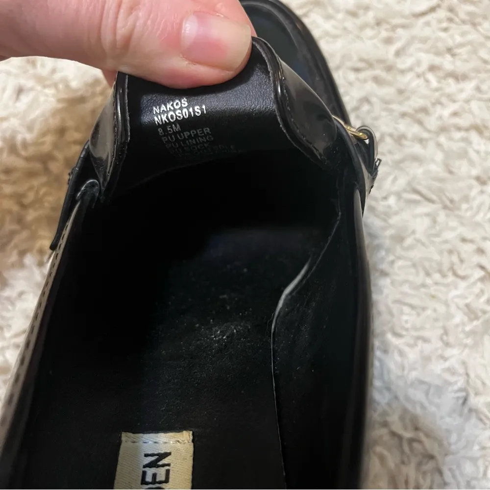 Steve Madden Women's Black and Gold Nakos Loafers size 8.5 - Image 3