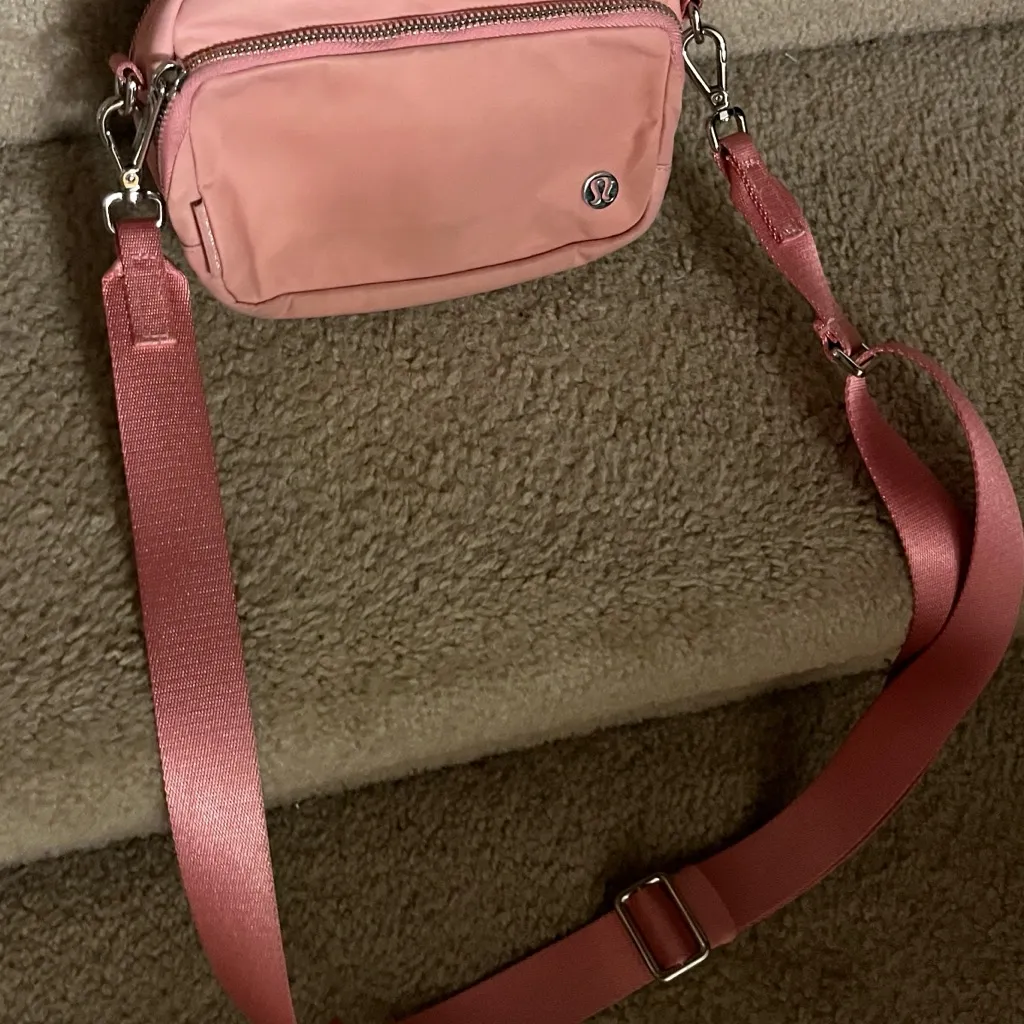 Womens Lululemon Pink everywhere Crossbody Bag - Image 4