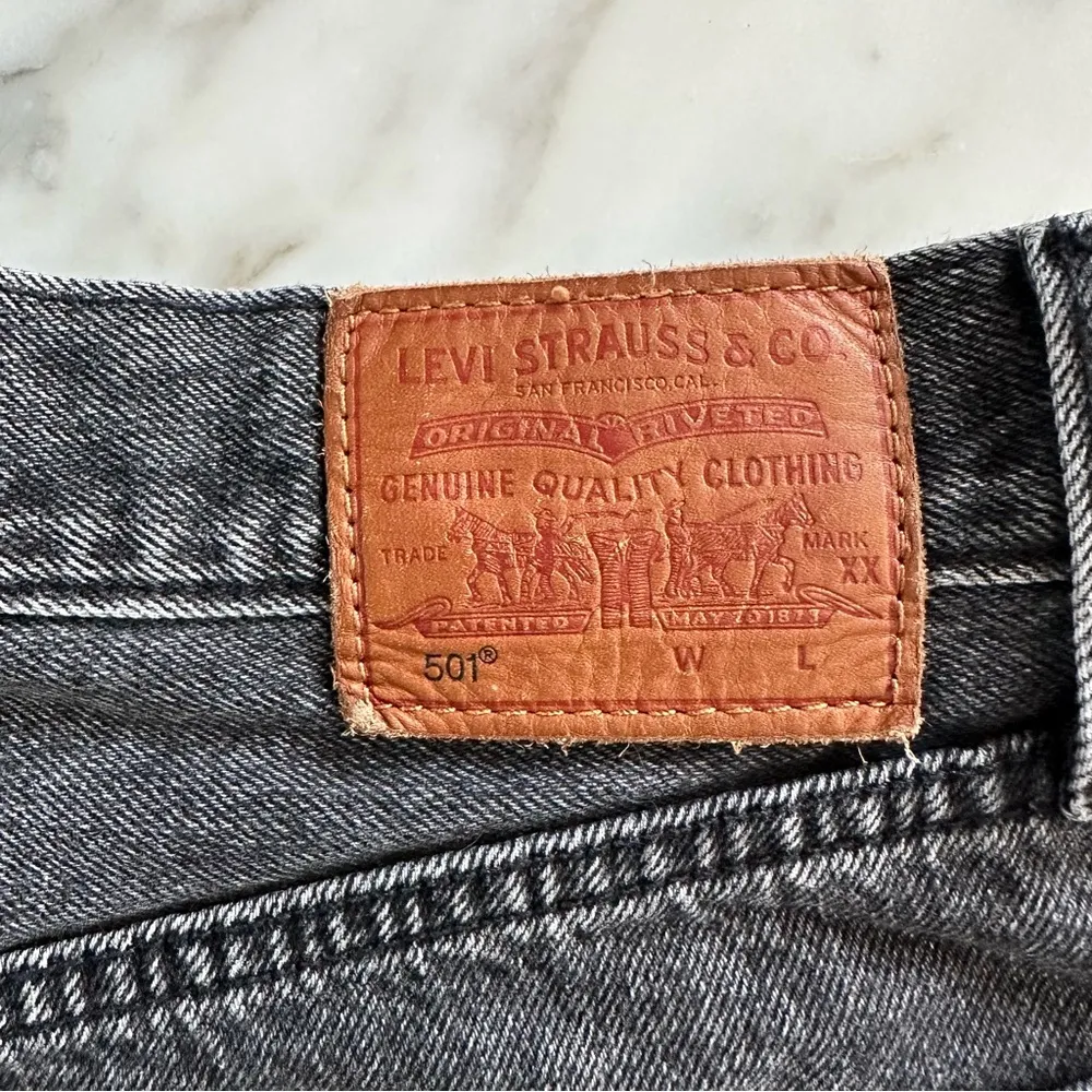 Levi's 501 Button Fly Slashed Black Denim Shorts • Sz 25 - Image 6