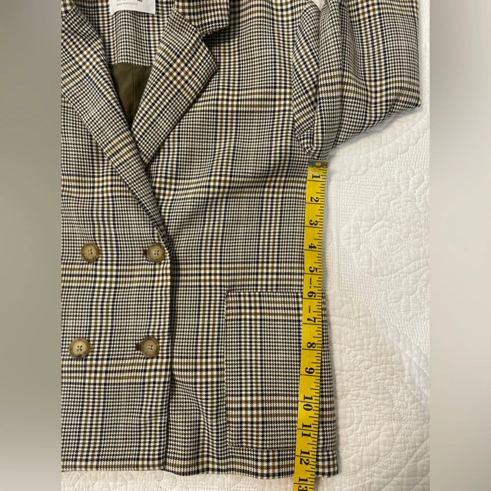 ZARA Cropped Blazer. Cream,Tan, Brown Plaid. One Inside Pocket For Great… - Image 7