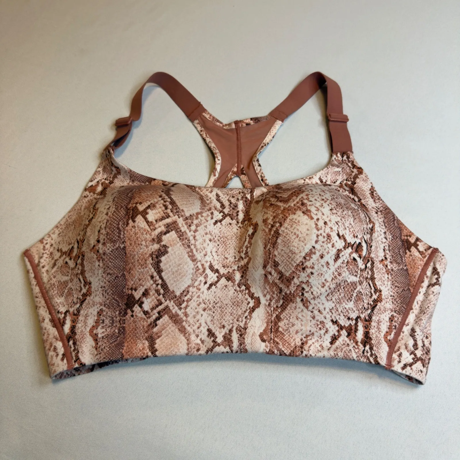 Victoria's Secret Incredible Max Maximum Support Sports Bra Ginger Snakeskin 36D Tan Size undefined - Image 2