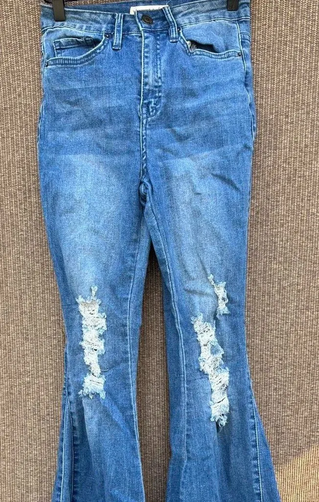 YMI Gigi High Rise Flare Distressed Raw Hem Dark Wash Jeans Women’s Sz 3/26 - Image 2