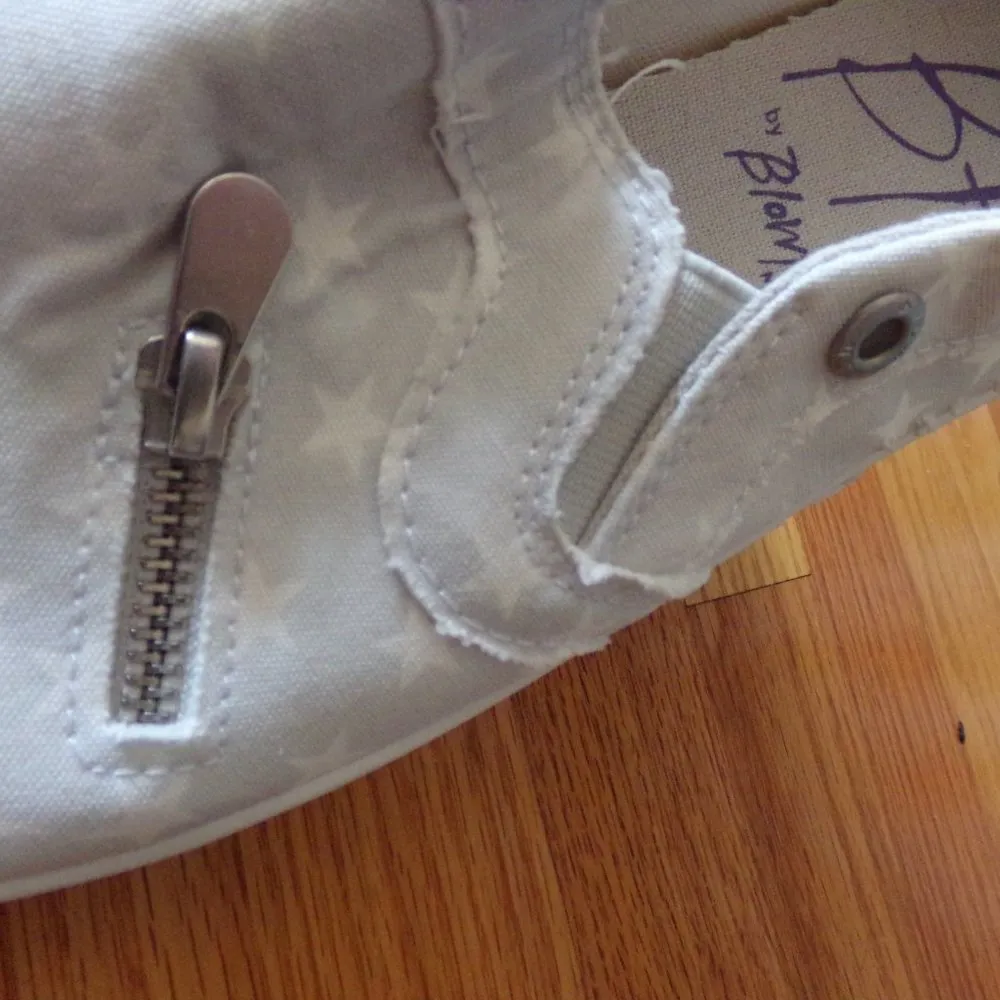 BF by Blowfish Fariachi gray‎ star flats zippers 7 1/2 M Excellent condition - Image 3