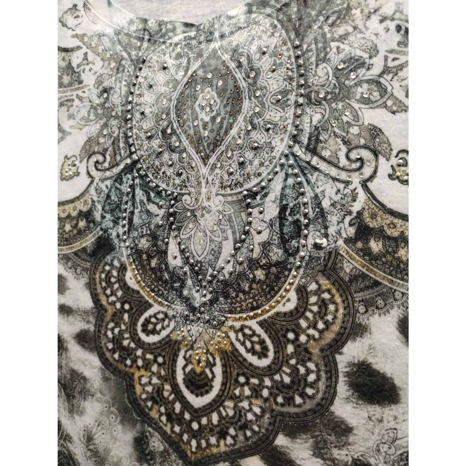 Chico's Zenergy Size Large (2) Artsy Rhinestone 3/4 Sleeves w/ Eyelet Detail Top - Image 2