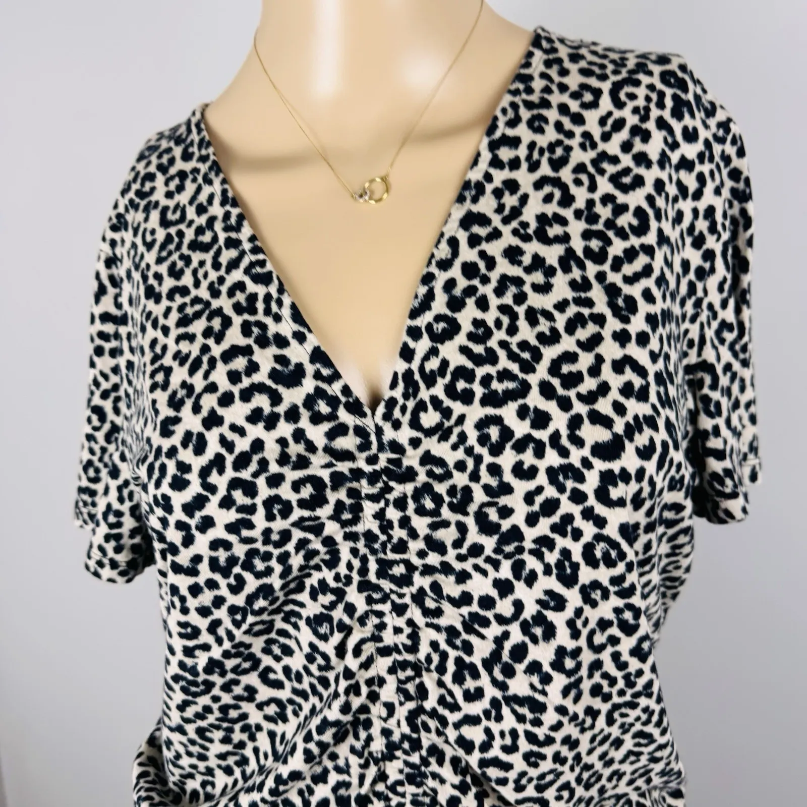 Michael Kors Animal Print Women's Top Sz L cinched Tie Front Short Sleeve V-neck - Image 4