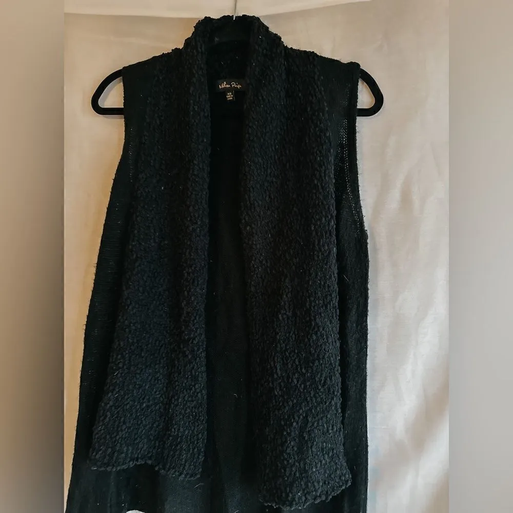 Melissa Paige shrug    - Image 3