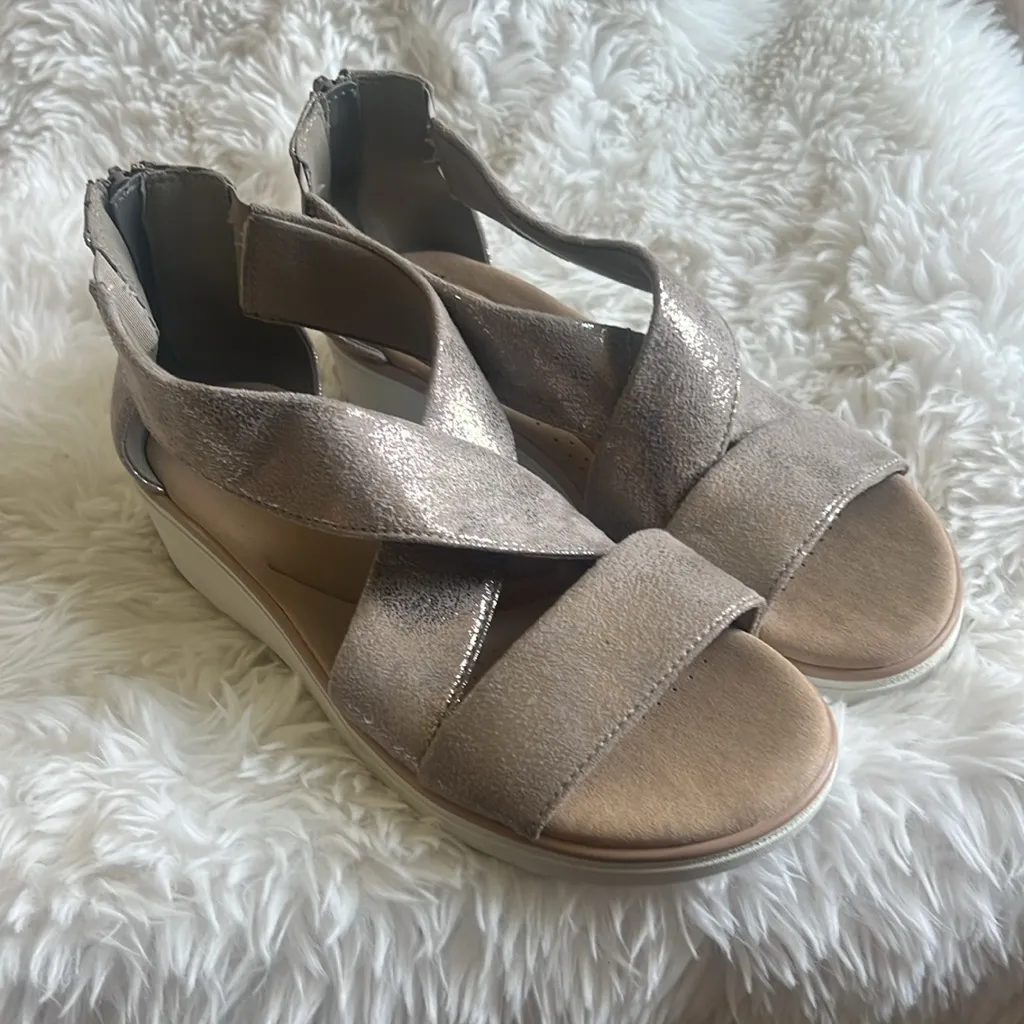 Clarks Jillian rise ultra comfort pewter metallic sandals, size 8 = - Image 2