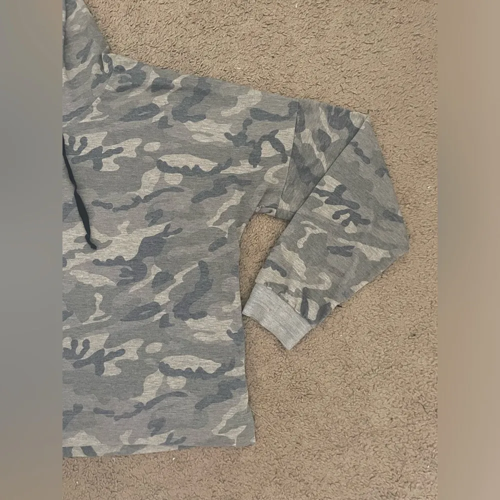Charolette Russe Cropped Camo Hoodie, Size XL - Image 3