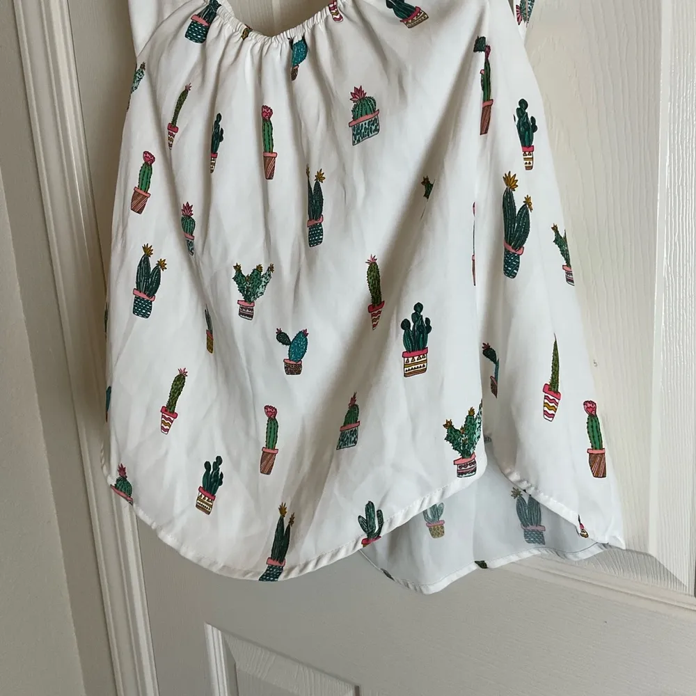 DO+BE Women's Off-Shoulder Cactus Print Top size medium - Image 7