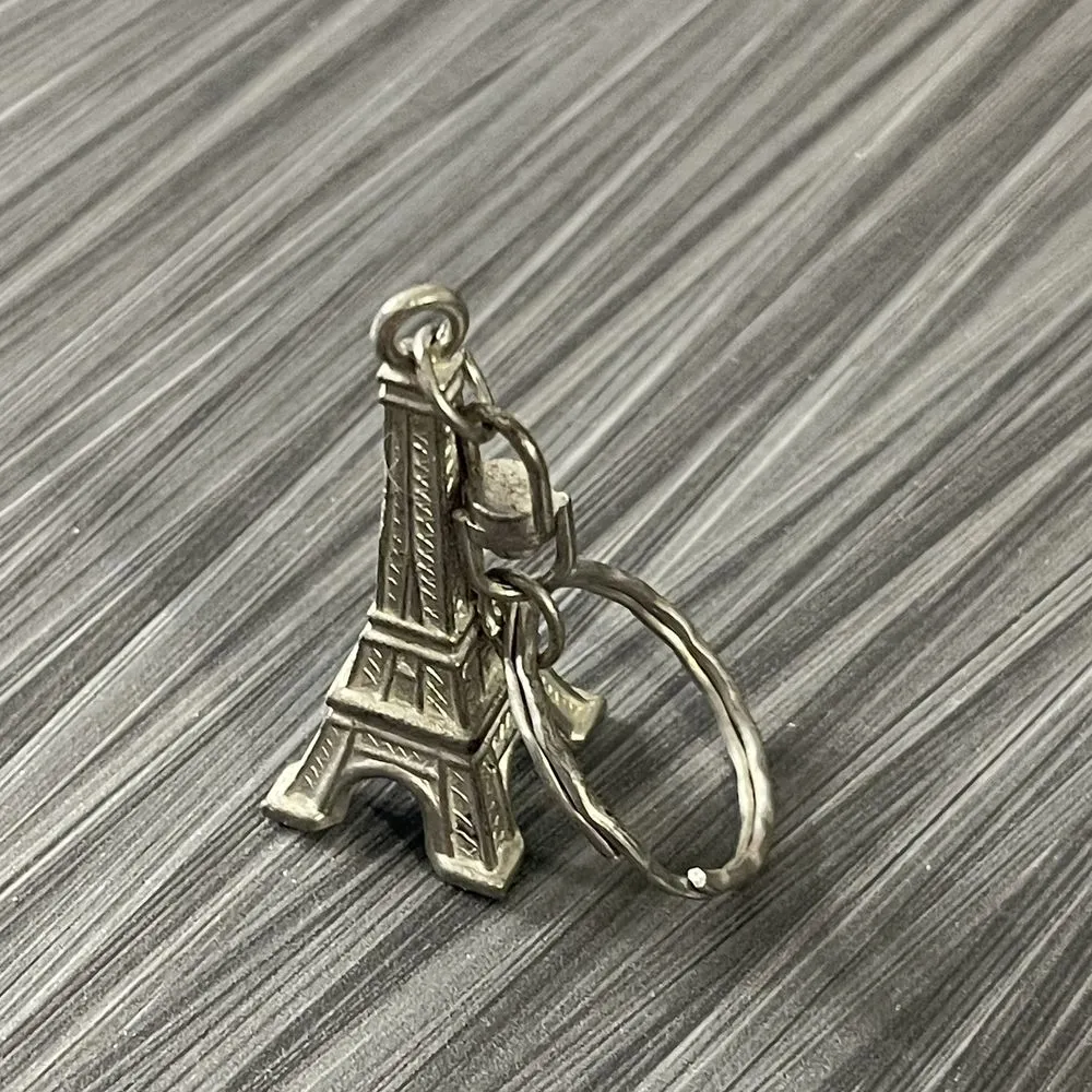 PARIS EIFFEL TOWER METAL ENAMEL KEYCHAIN‎ - Image 2
