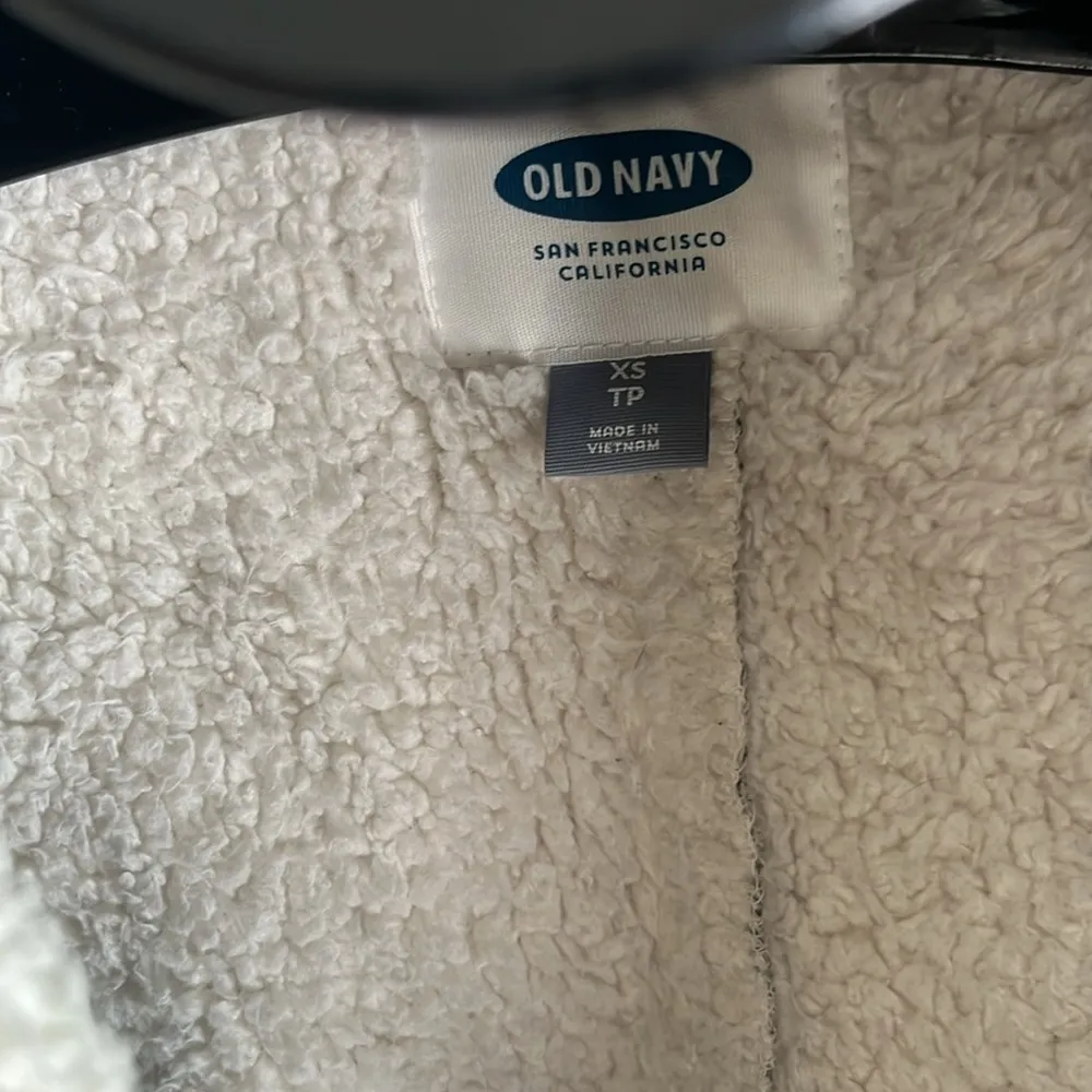 Old Navy oversized Sherpa zip up coat - Image 4