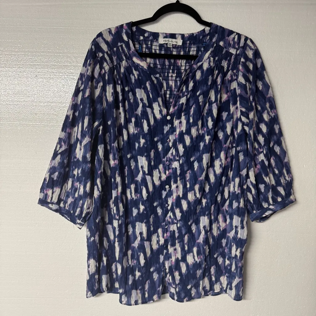 Rose + Olivia Women Y Neck Top 1X Purple Abstract Watercolor Button Front Flowy - Image 1