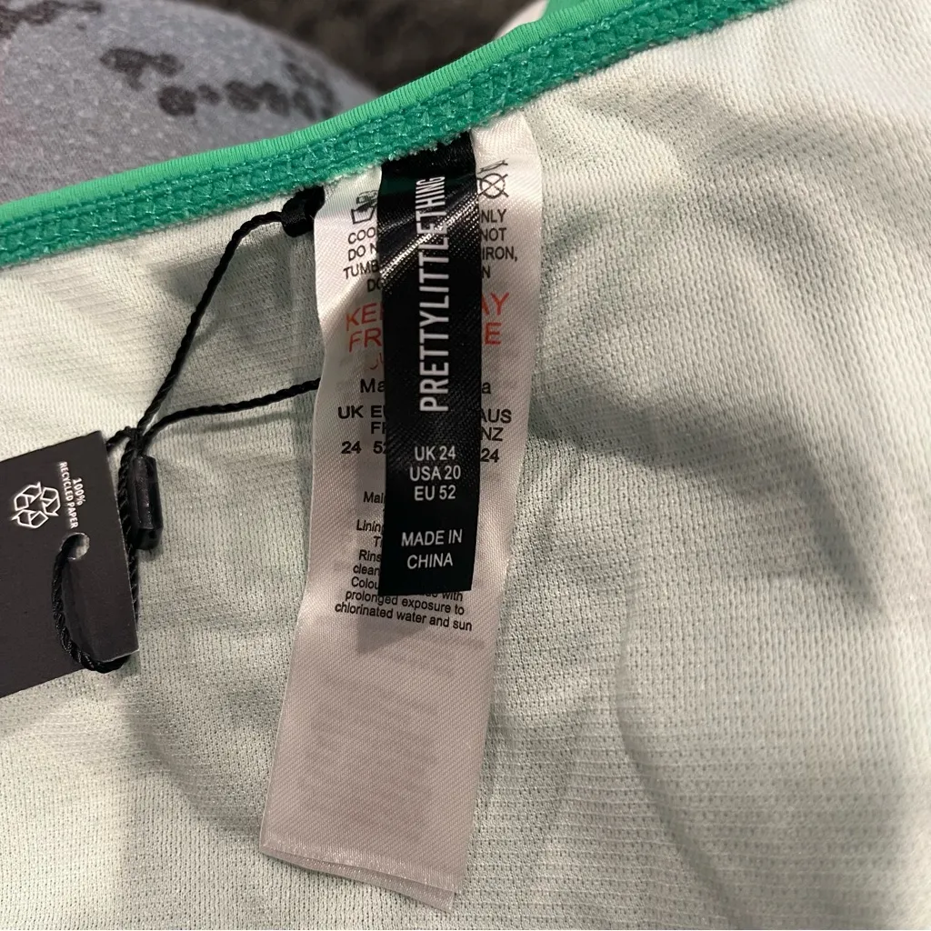 🌺NWT PRETTY LITTLE THINGS PLUS SIZE GREEN CUTOUT BATHING SUIT SIZE 20🌺 - Image 7