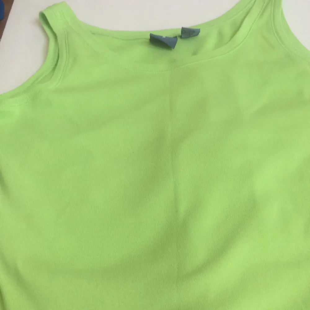 Ladies’ Mountain Lake Tank Top (L) - Image 3