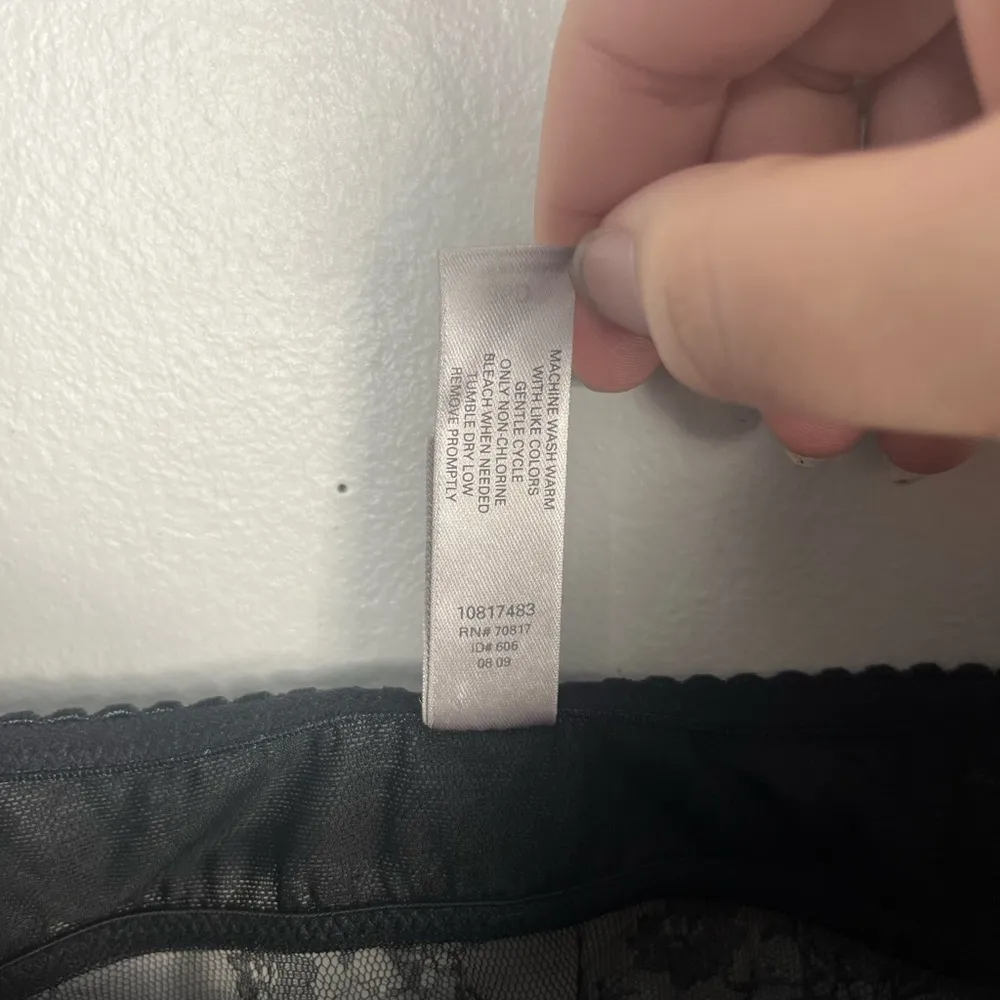 Victorias Secret Pink Satin And Black Lace Pocket Top tie front size 36D - Image 6