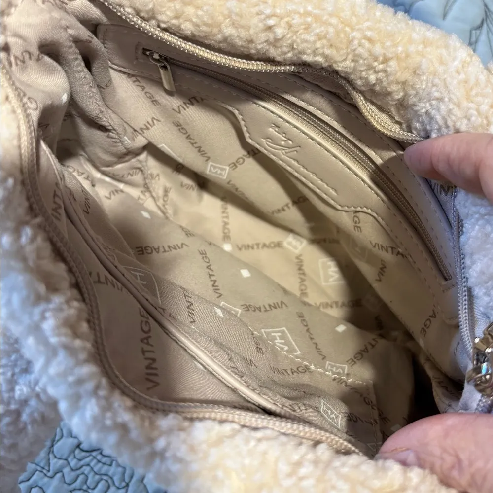 VINTAGE HAVANA Skylar Faux Fur Top Handle
Micro Bag in Cream NWOT - Image 9