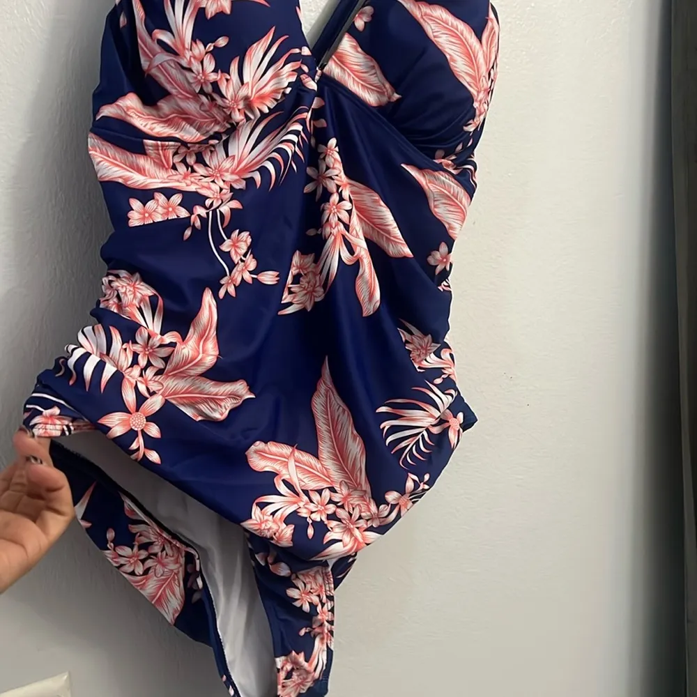 New 4X Floral Print Swimsuit Features criss - Image 8