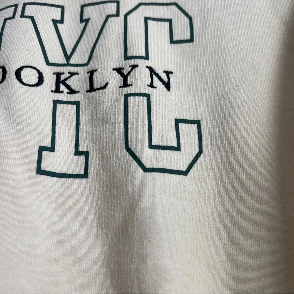 Urban outfitters crewneck 
Size small - Image 4