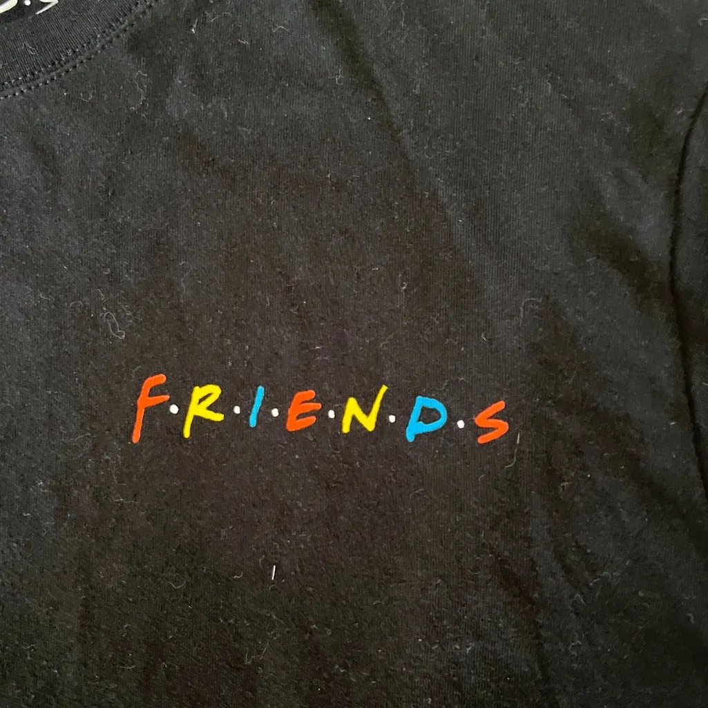 NWT Friends Cropped tee shirt Size Small Y2K Black - Image 4
