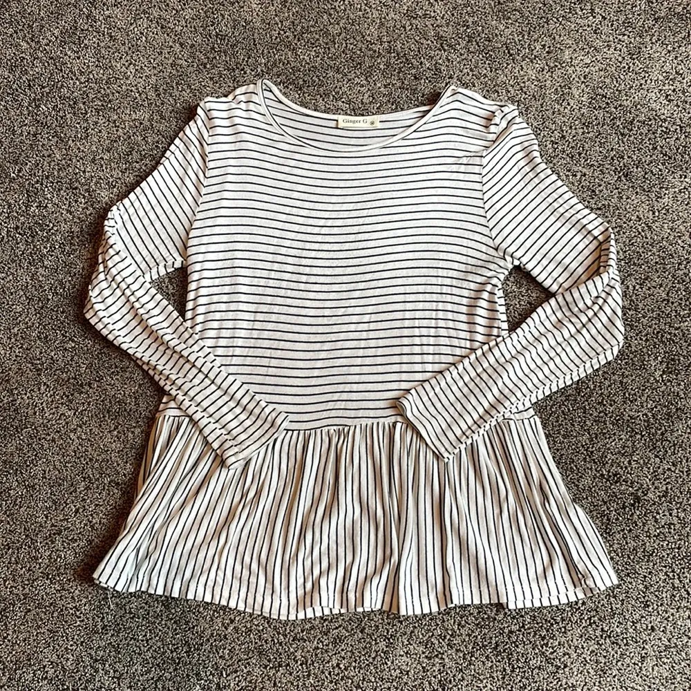 Ginger G Black White Stripe Long Sleeve Ruffle Top Blouse Medium - Image 4