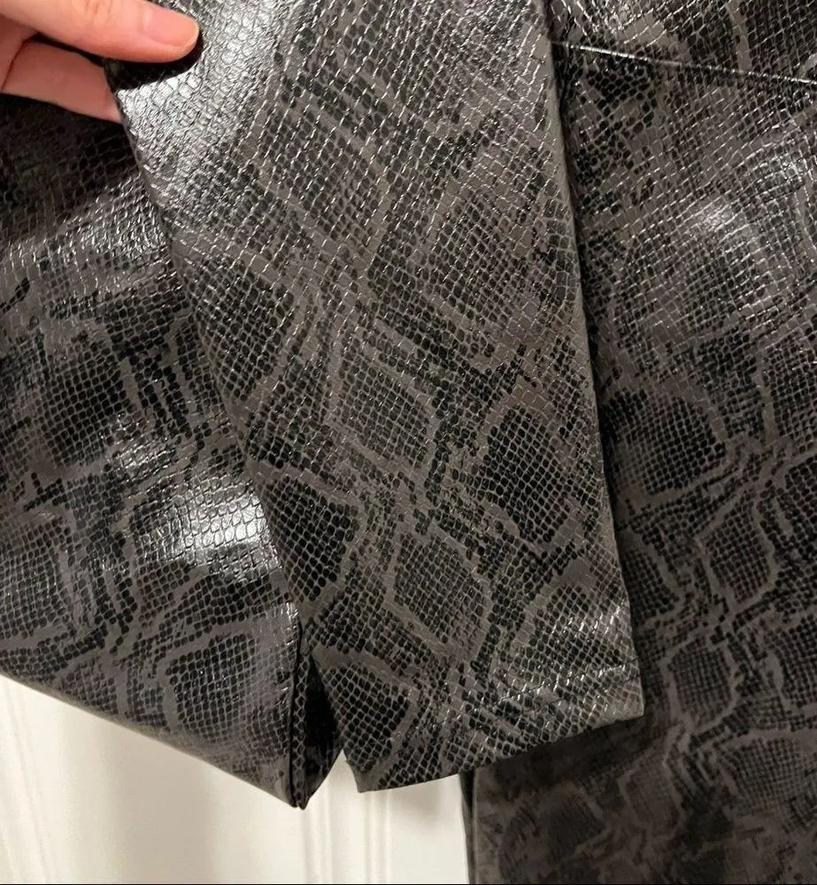 7 for all Mankind Grey Black Snakeskin Faux Leather Skinny Leggings XSmall NWT - Image 3