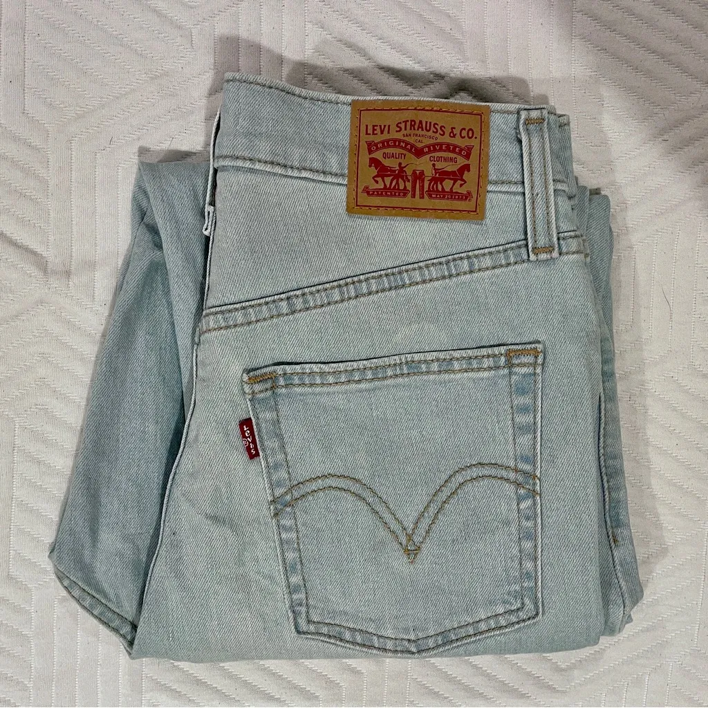 Levi’s High Waisted Taper Jeans - Image 5