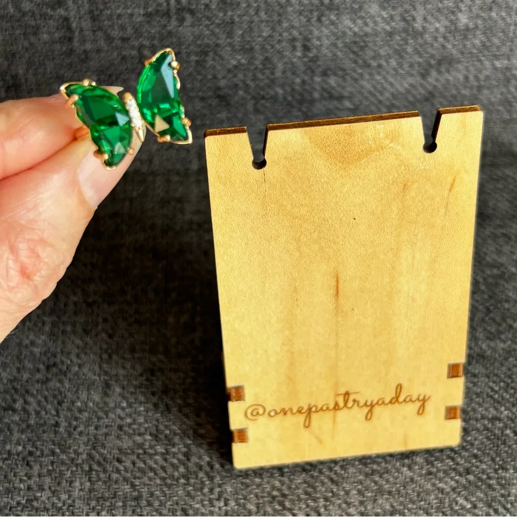 Pretty DARK EMERALD GREEN Butterfly Gemstone Fashion Ring, Gold, Adjustable - Image 3