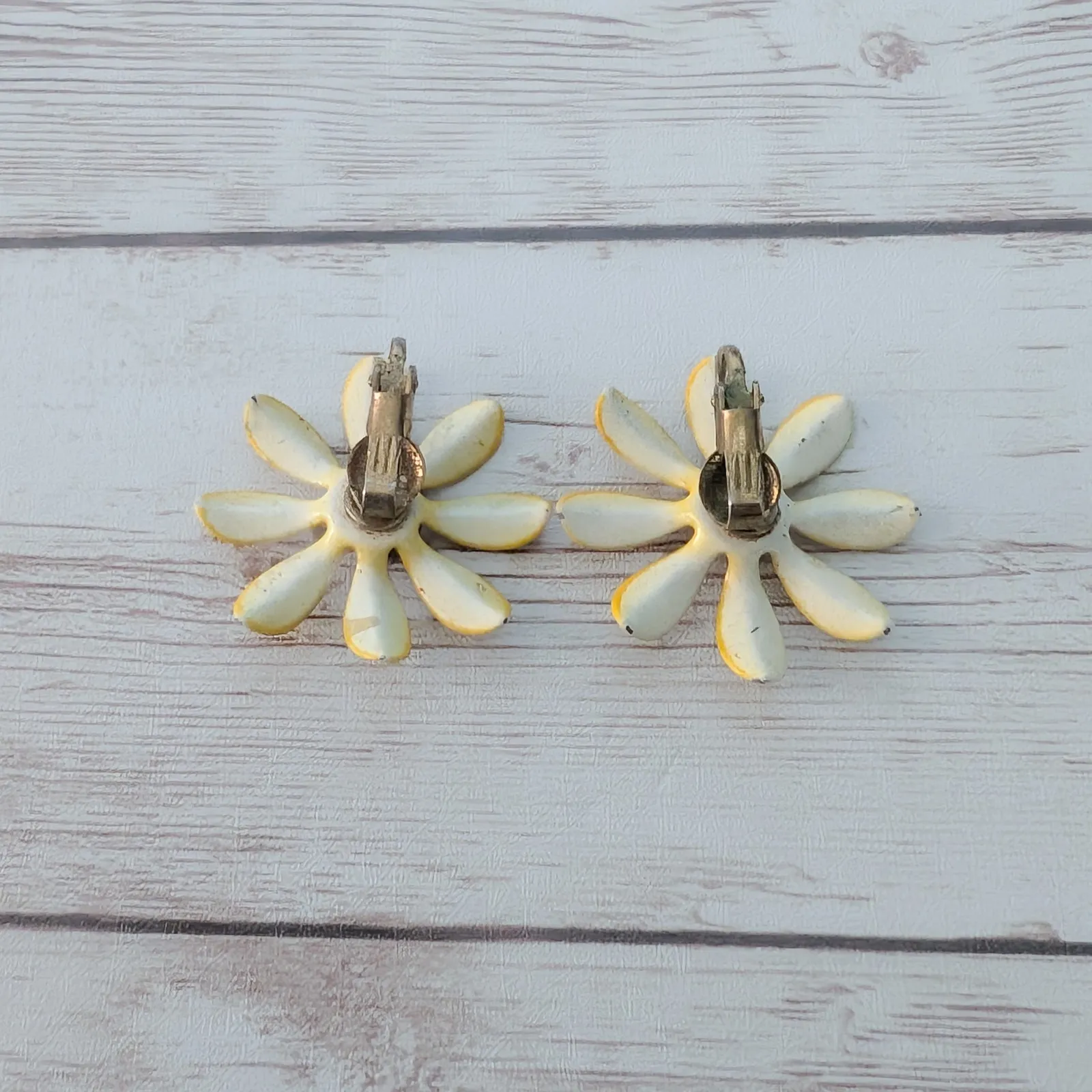 Vintage Clip On Earrings Very Large Yellow Flower Retro - Image 7