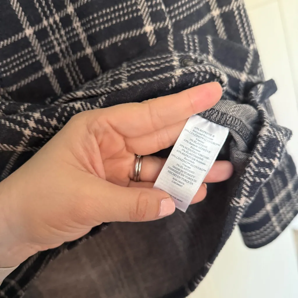 Faherty  Brushed Flannel Button Down Stretch Navy Plaid - Image 3