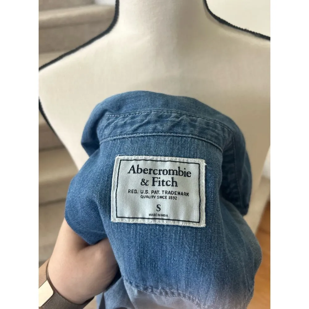 Abercrombie & Fitch Two Tone Denim Chambray Button Down - Image 4