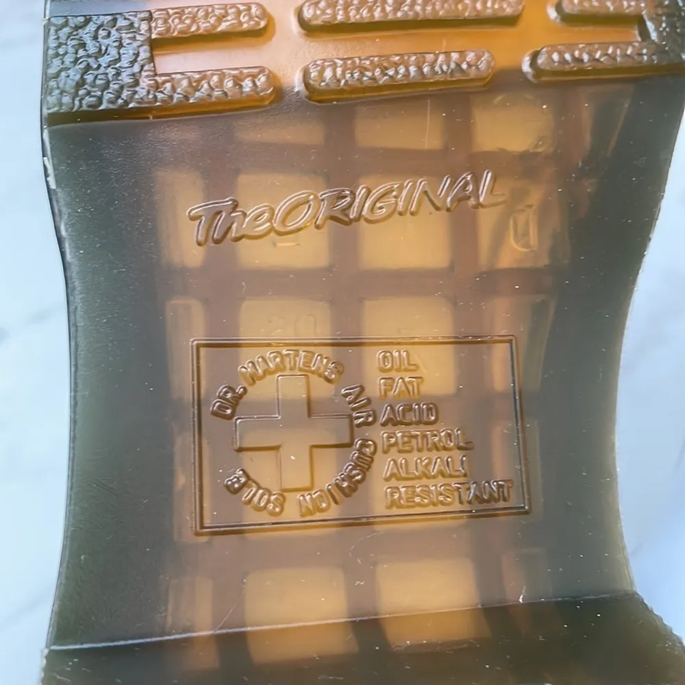 Dr. Martens shoes  White Yellow Stitch Smooth Leather Chelsea Boots New size 9 - Image 6