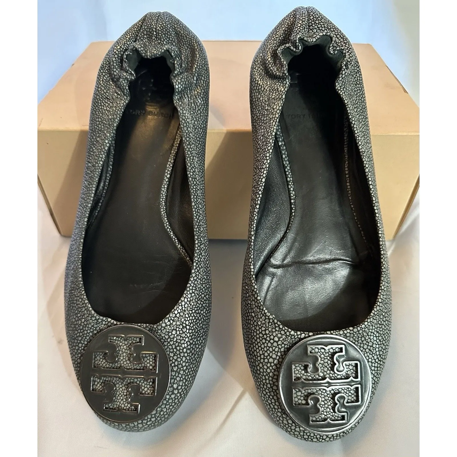 Tory Burch Reva Silver Grey Stingray Ballet Flats Size 8.5 - Image 3