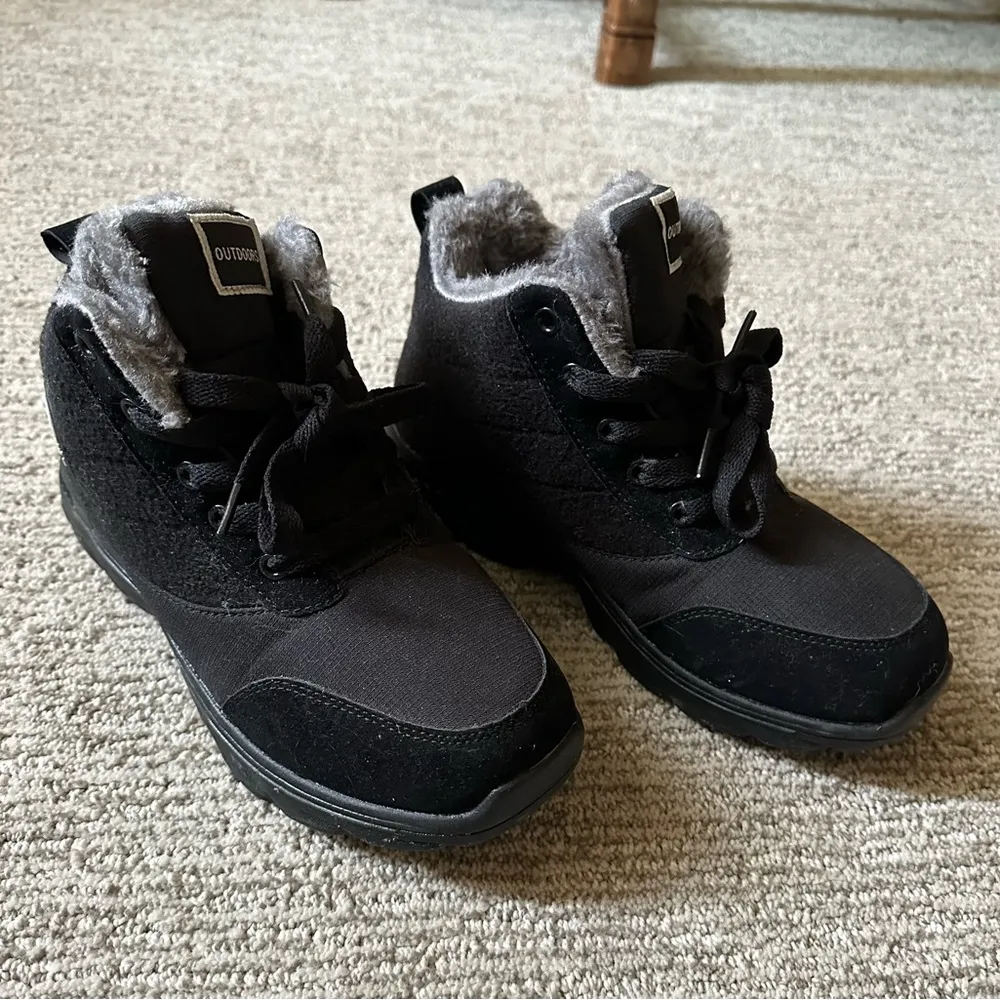 Women’s Outdoor Black Boots Size 8 - Image 6