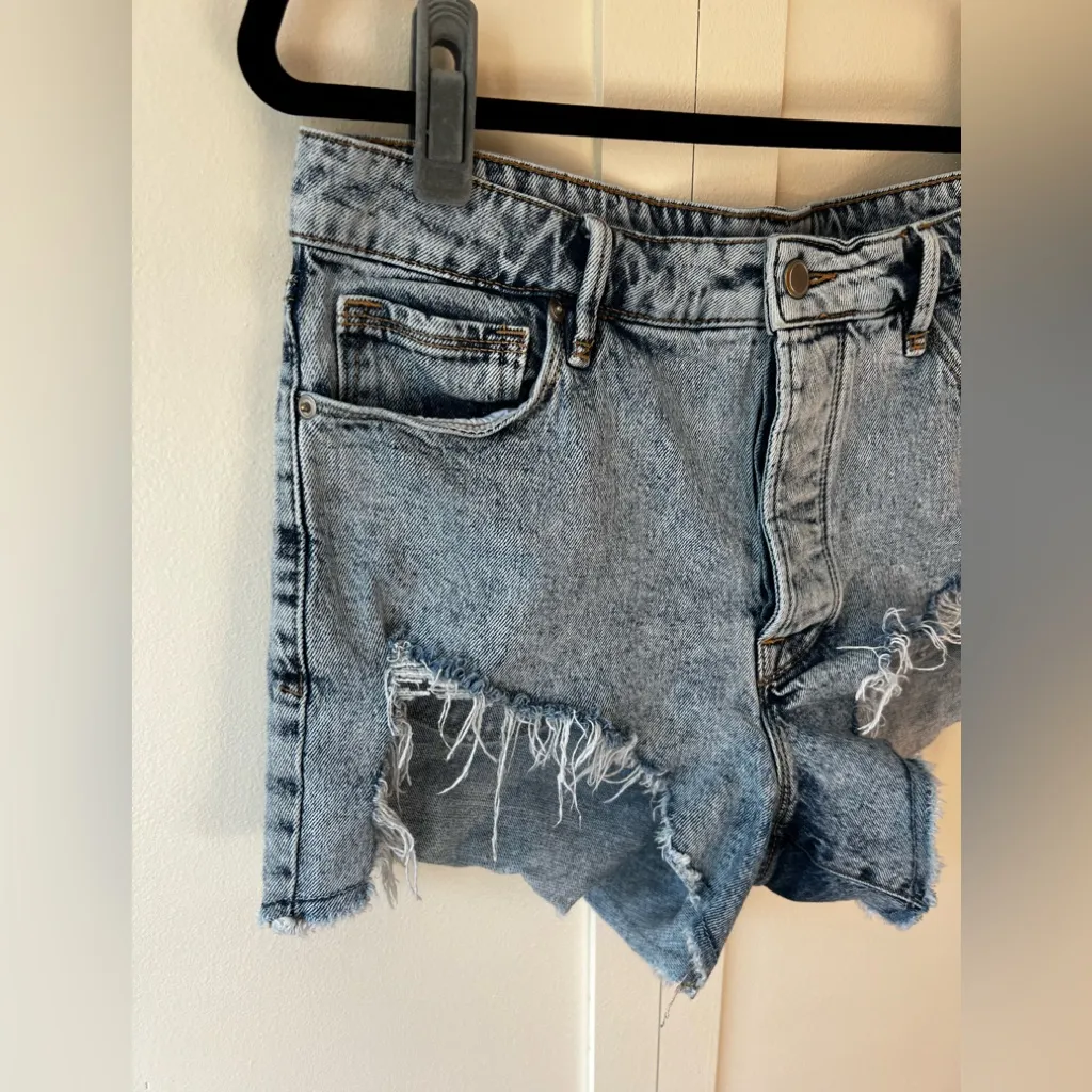 Good American Women’s Girlfriend Distressed Indigo‎ Jean Shorts Size 10 - Image 4
