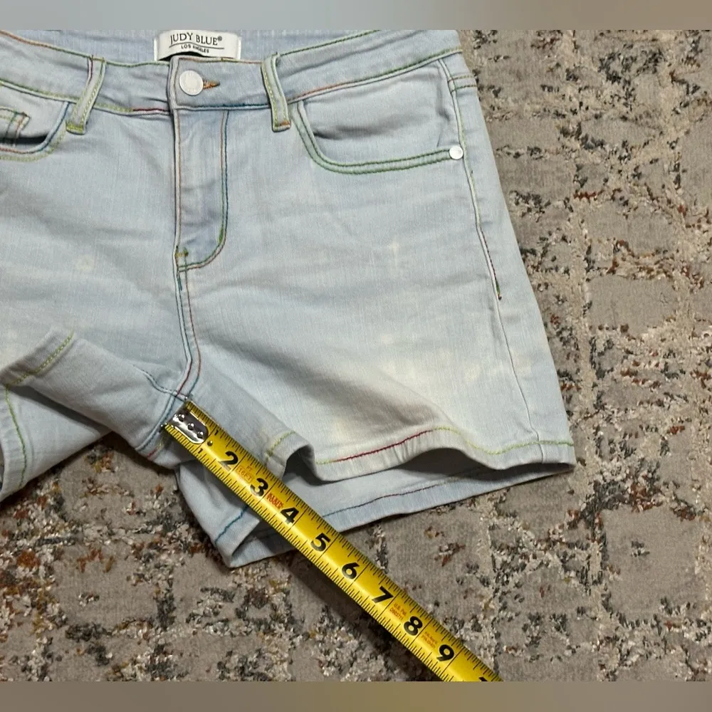 JUDY BLUE mid rise rainbow thread Jean shorts size M 7/9 stretchy distressed - Image 6