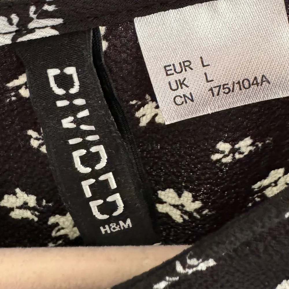 H&M Divided Floral black Dress. - Image 6