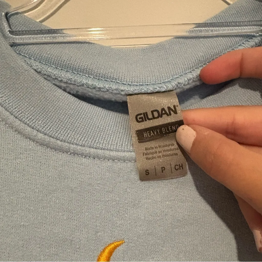 Gildan Canyon Moon Harry Styles Inspired Embroidered Sweatshirt Blue Size small - Image 3