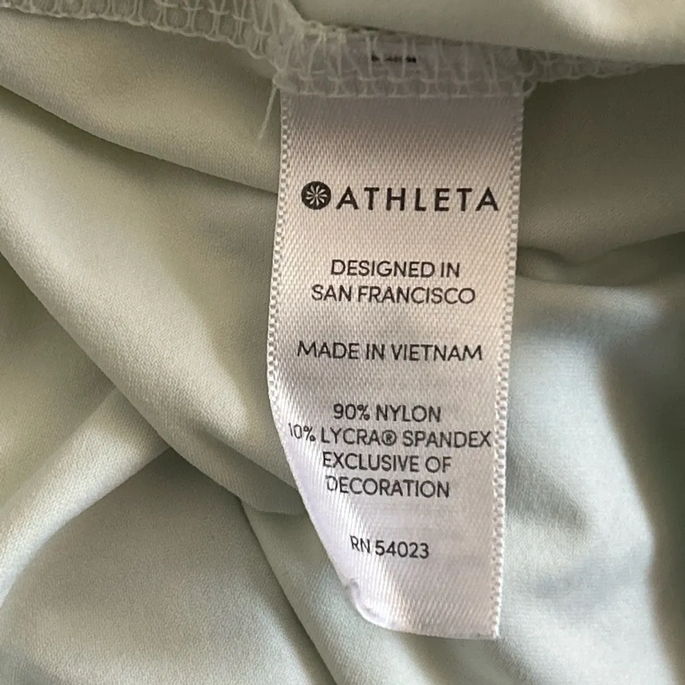 Athleta woman tank top light workout open back sz xs - Image 4