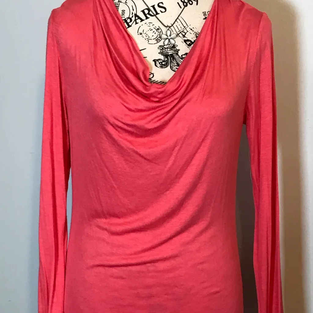 TIFFANY & GREY CORAL FITTED SLOUCH LONG SLEEVE LIGHTWEIGHT TOP SIZE MED Orange - Image 2