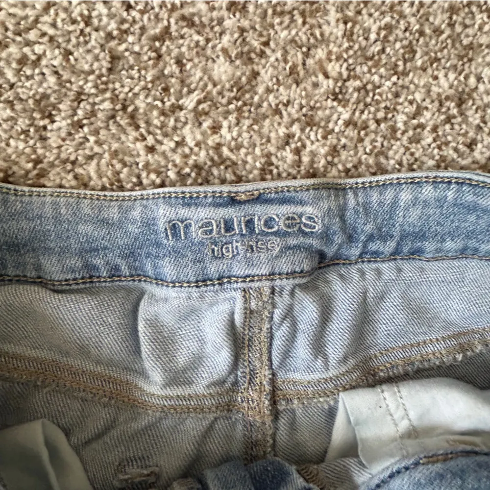 Maurices High Rise Light Wash Distressed Ripped Denim Jeans Casual 10 Short - Image 2