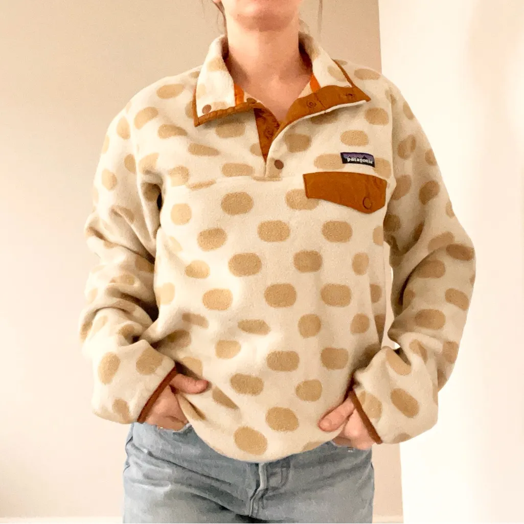 Patagonia Women's Beige and Brown Polka Dot Sweater - Image 3