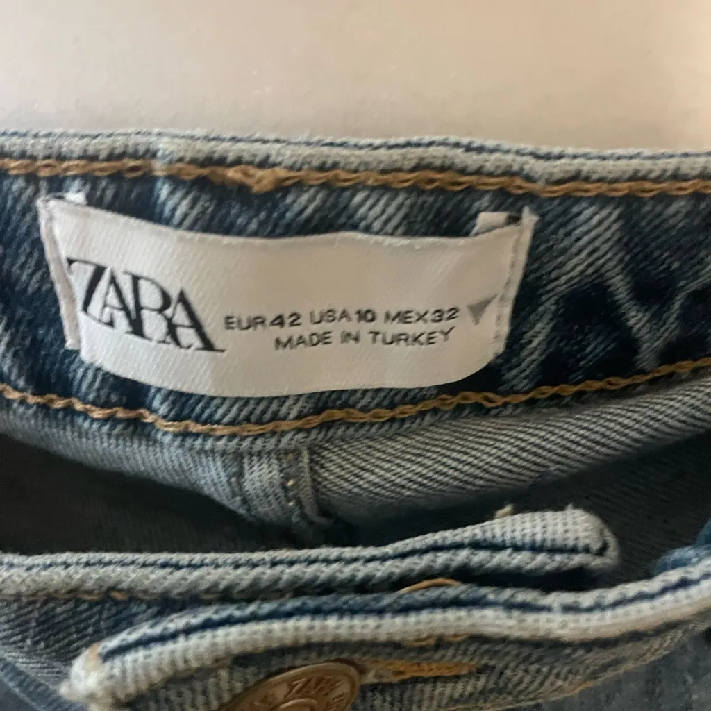 Classic Zara Mom Fit Jeans - Image 2