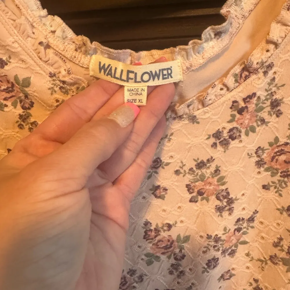 Floral Bodysuit with Pink and Cream Tones Size XL - Image 2