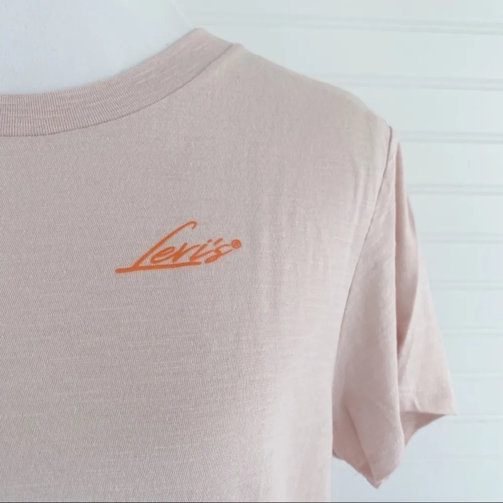 Levi's embroidered logo Tshirt Size XL NEW - Image 4