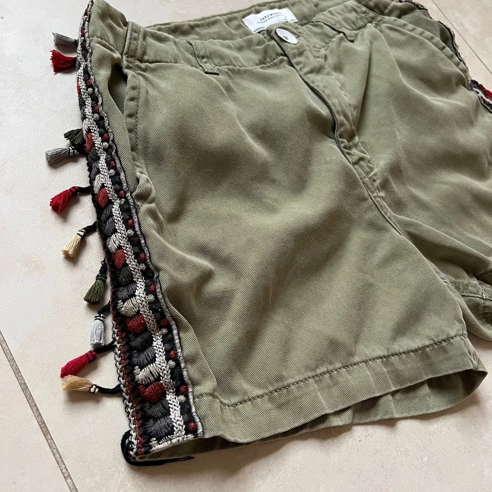 Zara Green Woven Embroidered Tassel Shorts Size 4 - Image 3