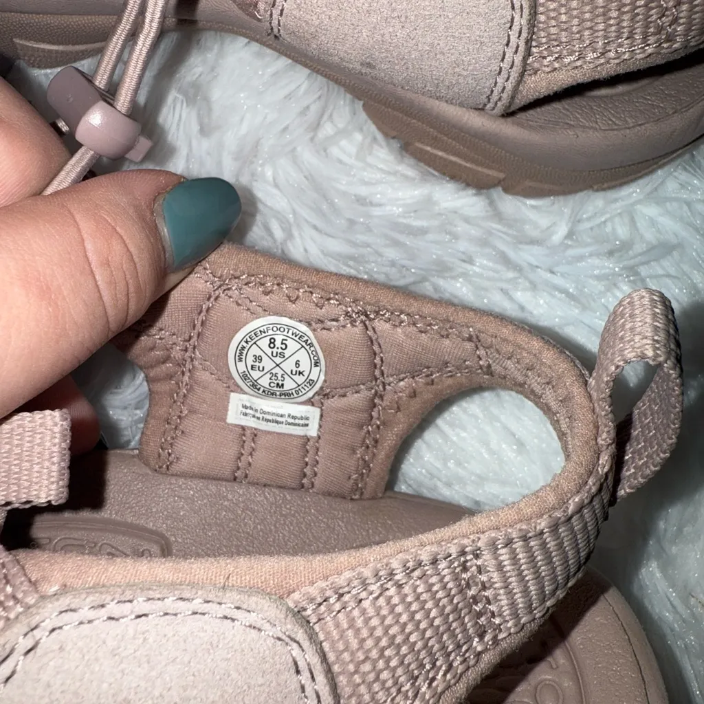 Keen Light Pink Hiking Sandals size 8.5 - Image 4