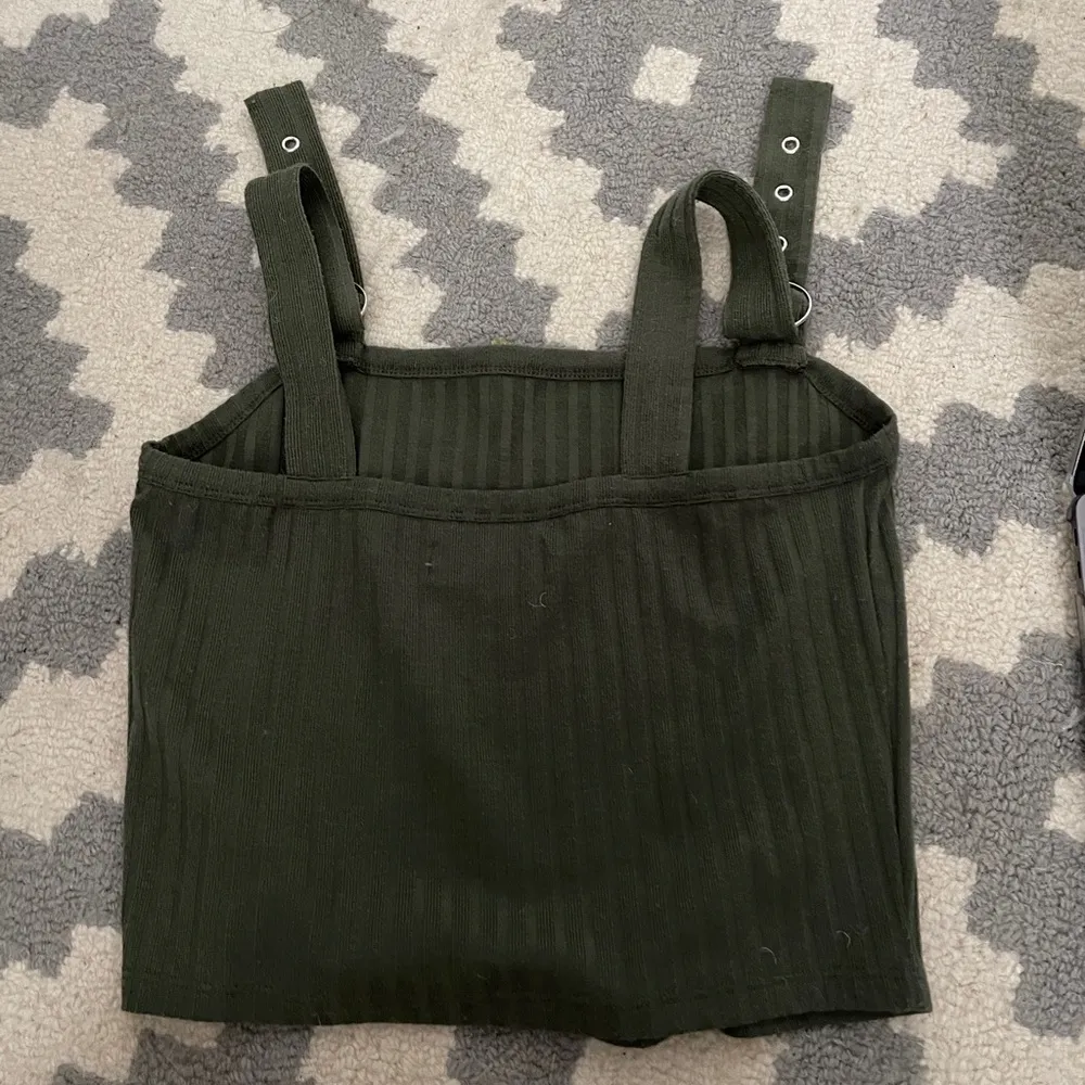 Hollister Army Green/Silver Cropped Top - Image 2