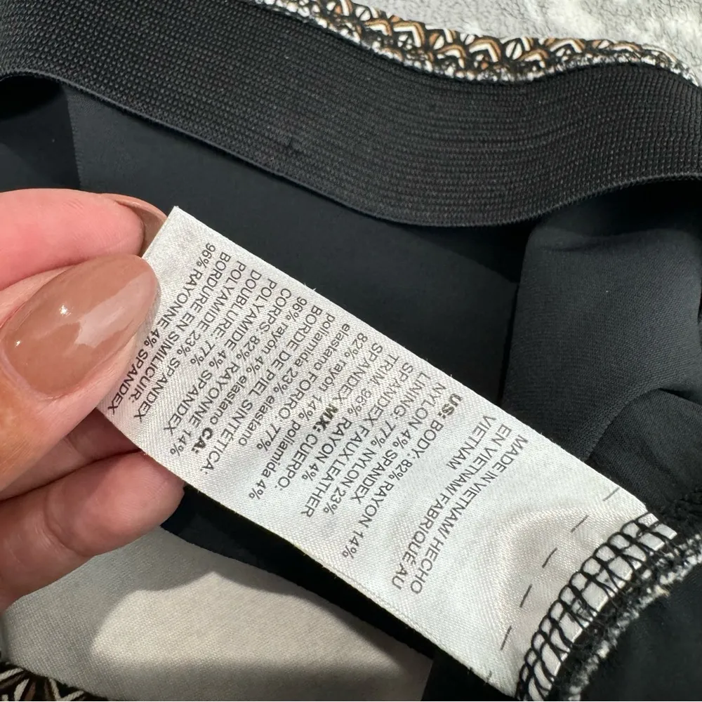 NEW Chico's So Slimming 360 Juliet Geometric Slim Cropped Pant Size 18 Chico 3.5 - Image 2