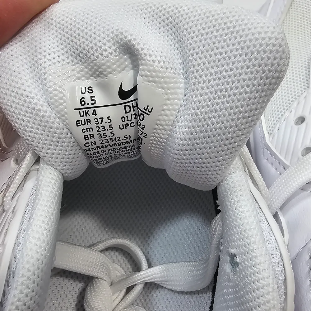 Nike Air Max 90 Sneaker in White - Image 3