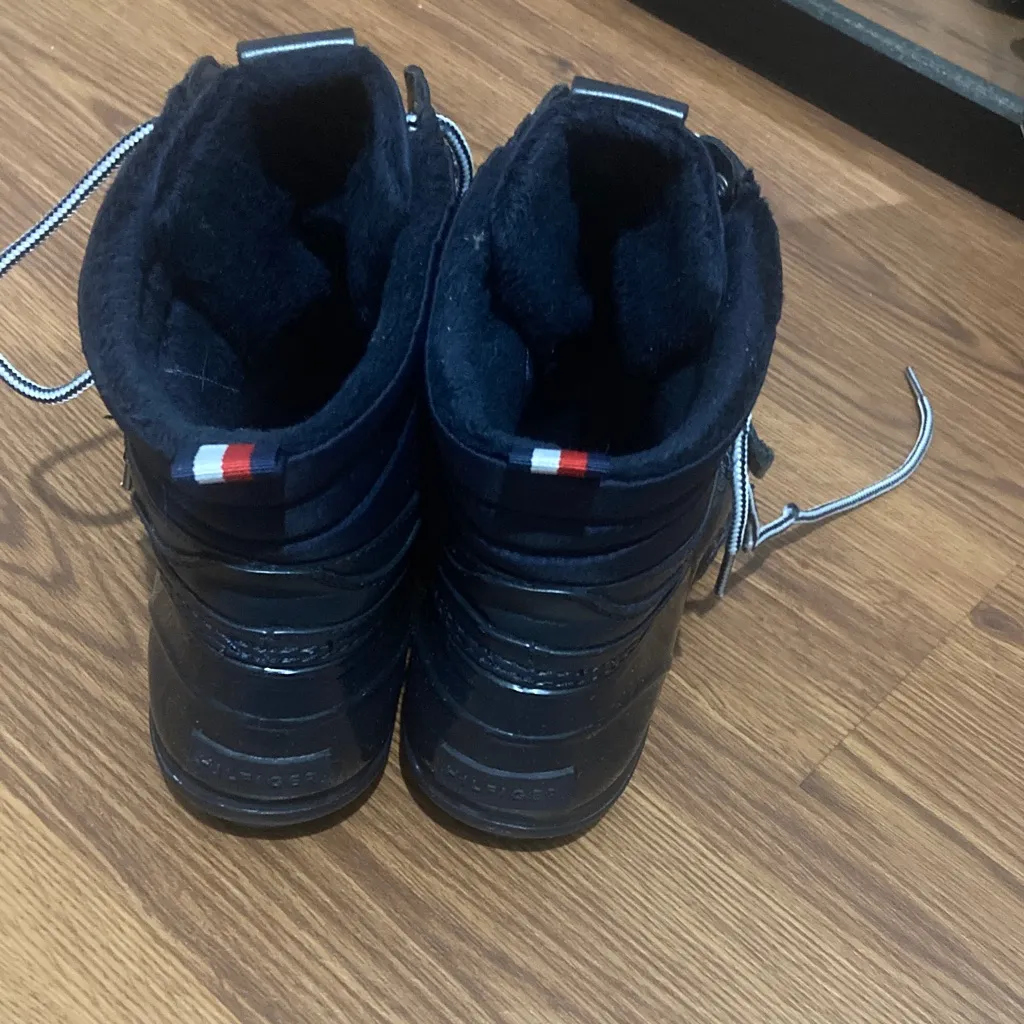 Tommy Hilfiger Navy and Red Boots - Image 2